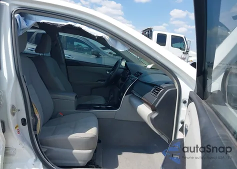 2017 Toyota Camry Le z USA, uszkodzony, nr VIN 4T1BF1FK8HU807050